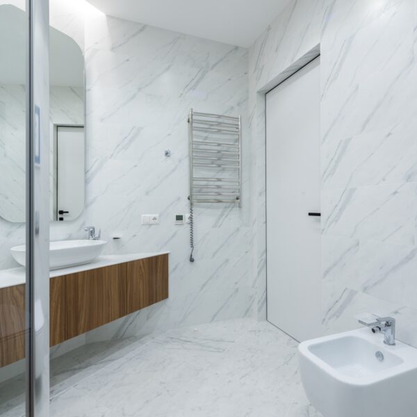 Baño blanco muebles 3