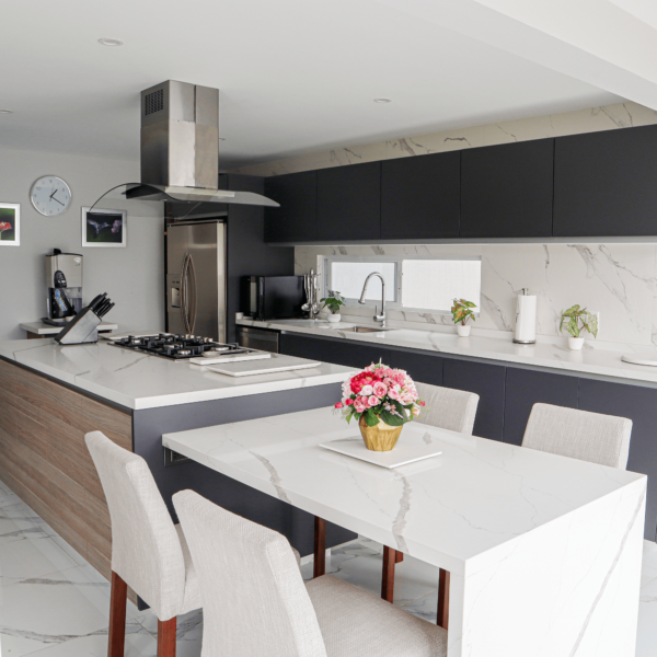 Cocina gris cuadrada 01
