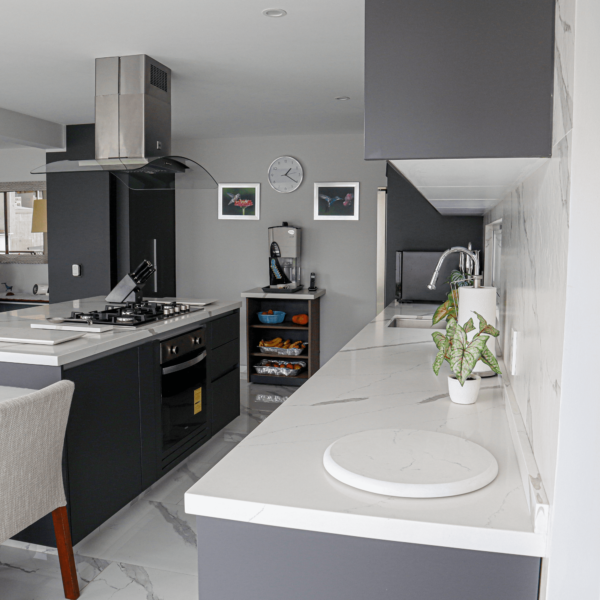 Cocina gris cuadrada 04