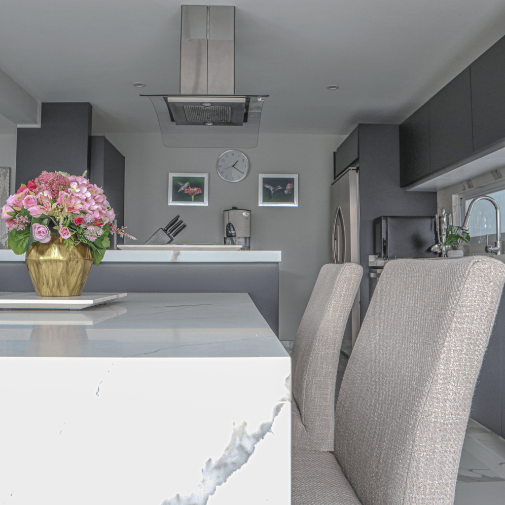 Cocina gris cuadrada 05
