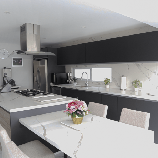 Cocina gris mediana 01
